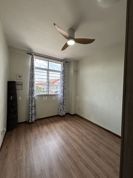 Loyang Villas, Loyang Rise, 5 Bedrooms, 3,000 sqft, Terraced House For Sale, by Fathmah Cantik, 500239531 - Bedroom - PropertyGuru.com.sg