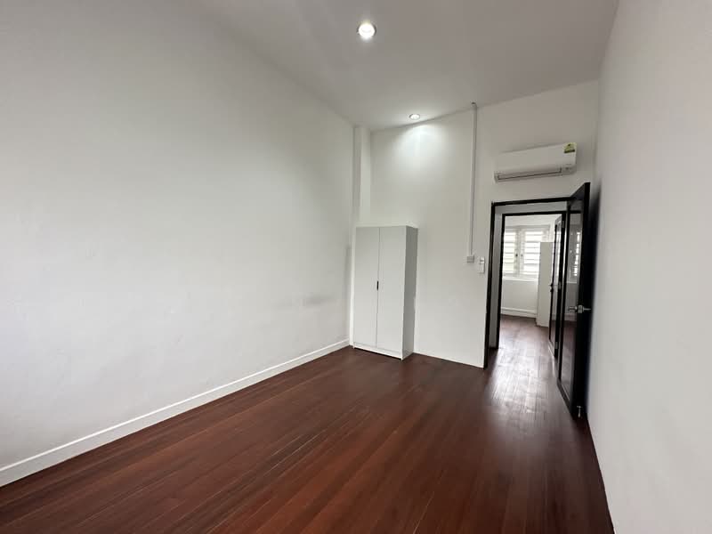 Kovan MRT Upper Serangoon Road Walkup Residential Shophouse Living, Lowland Road, 2 Bedrooms, 872 sqft, Shophouse For Rent, by Lyn Feng, 500239551 - Interior - PropertyGuru.com.sg