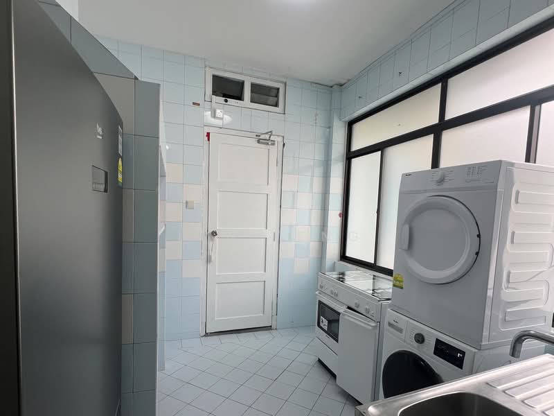 Kovan MRT Upper Serangoon Road Walkup Residential Shophouse Living, Lowland Road, 2 Bedrooms, 872 sqft, Shophouse For Rent, by Lyn Feng, 500239551 - Kitchen - PropertyGuru.com.sg