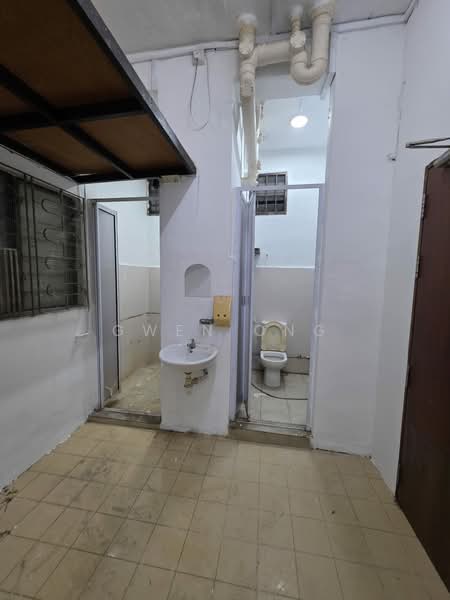 108 Ang Mo Kio Avenue 4, Ang Mo Kio Avenue 4, Ang Mo Kio / Bishan / Thomson, 300 sqft, Shop / Shophouse For Rent, by Gwen Ong, 500239553 - Bathroom - CommercialGuru.com.sg