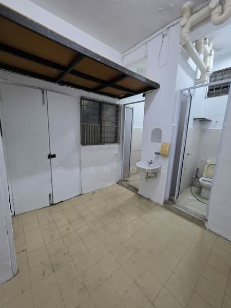 108 Ang Mo Kio Avenue 4, Ang Mo Kio Avenue 4, Ang Mo Kio / Bishan / Thomson, 300 sqft, Shop / Shophouse For Rent, by Gwen Ong, 500239553 - Bathroom - CommercialGuru.com.sg