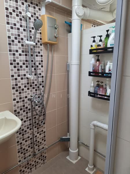 91 Paya Lebar Way, 91 Paya Lebar Way, 2 Bedrooms, 721 sqft, HDB Flat For Sale, by Dennis Lim, 500239562 - Bathroom - PropertyGuru.com.sg