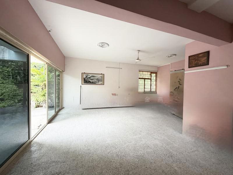 Huge land with lush greenery, good to do renovation, A&A or rebuild, Walk to Mayflower MRT- call 8130 3636 for details, Ang Mo Kio / Bishan / Thomson, 4 Bedrooms, 1,800 sqft, Semi-Detached House For Sale, by Kim Yan 金燕, 500239565 - Living Room - PropertyGuru.com.sg