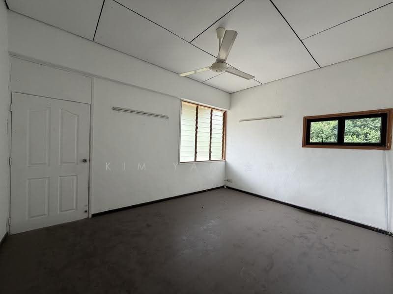Huge land with lush greenery, good to do renovation, A&A or rebuild, Walk to Mayflower MRT- call 8130 3636 for details, Ang Mo Kio / Bishan / Thomson, 4 Bedrooms, 1,800 sqft, Semi-Detached House For Sale, by Kim Yan 金燕, 500239565 - Interior - PropertyGuru.com.sg