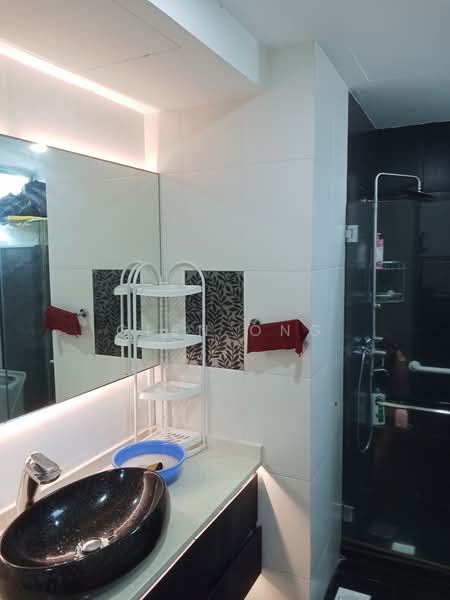 Avila Gardens, 11 Flora Road, 4 Bedrooms, 1,755 sqft, Condominium For Sale, by Glen Ong, 500239569 - Bathroom - PropertyGuru.com.sg