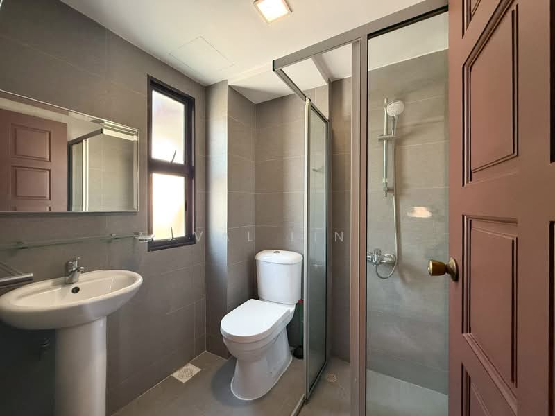 ◤ GCB for Rent Queen Astrid Park Coronation ◤ Minutes to Holland Village, Queen Astrid Park, Sixth Avenue, Coronation Road West, Tanglin / Holland / Bukit Timah, 5 Bedrooms, 5,500 sqft, Good Class Bungalow For Rent, by Val Lin, 500239577 - Bathroom - PropertyGuru.com.sg