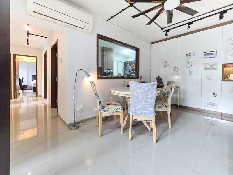 291C Bukit Batok Street 24, 291C Bukit Batok Street 24, 3 Bedrooms, 1,302 sqft, HDB Flat For Sale, by James Li, 500239579 - Corridor - PropertyGuru.com.sg