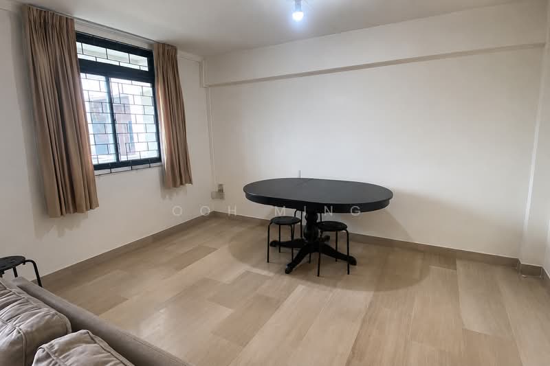 102 Commonwealth Crescent, 102 Commonwealth Crescent, 2 Bedrooms, 678 sqft, HDB Flat For Sale, by Ooh Ming, 500239587 - Living Room - PropertyGuru.com.sg