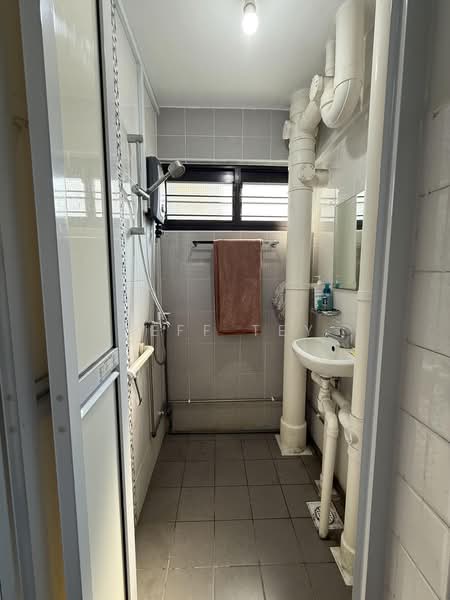 74 Bedok North Road, 74 Bedok North Road, 2 Bedrooms, 635 sqft, HDB Flat For Sale, by Jeff Tey, 500239599 - Bathroom - PropertyGuru.com.sg