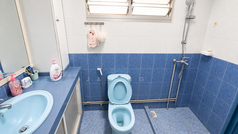 617 Woodlands Avenue 4, 617 Woodlands Avenue 4, 3 Bedrooms, 980 sqft, HDB Flat For Sale, by Jay Ng, 500239606 - Bathroom - PropertyGuru.com.sg