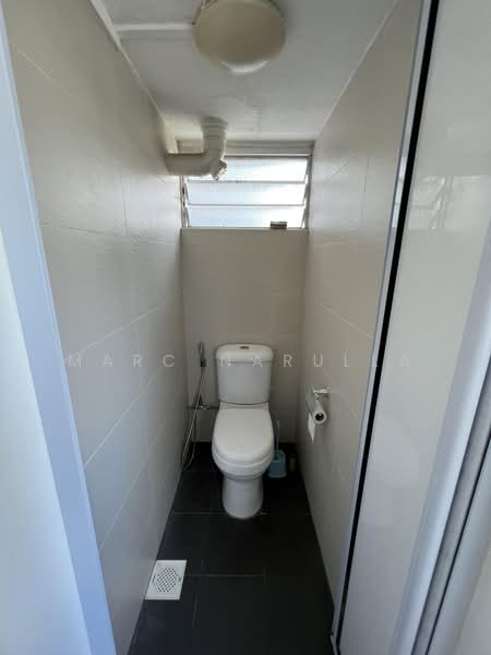 77 Bedok North Road, 77 Bedok North Road, 2 Bedrooms, 646 sqft, HDB Flat For Sale, by Marc Narulla, 500239614 - Bathroom - PropertyGuru.com.sg