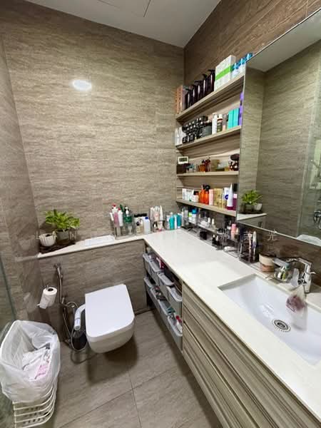 High Park Residences, 27 Fernvale Road, Seletar / Yio Chu Kang, 4 Bedrooms, 2,378 sqft, Condominium For Sale, by Linus Tay 郑荣光, 500239627 - Master Bathroom - PropertyGuru.com.sg