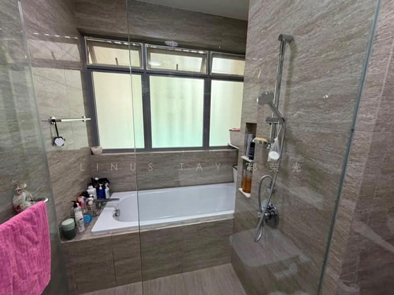 High Park Residences, 27 Fernvale Road, Seletar / Yio Chu Kang, 4 Bedrooms, 2,378 sqft, Condominium For Sale, by Linus Tay 郑荣光, 500239627 - Master Bathroom - PropertyGuru.com.sg