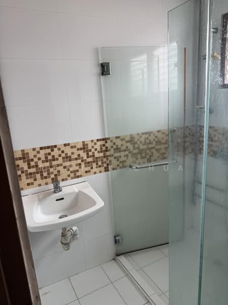 Springleaf Garden, Springleaf Road, 4 Bedrooms, 3,500 sqft, Semi-Detached House For Rent, by Renick Chua, 500239637 - Bathroom - PropertyGuru.com.sg
