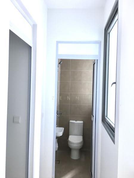 Kingsford Hillview Peak, 103 Hillview Rise, Dairy Farm / Bukit Panjang / Choa Chu Kang, 3 Bedrooms, 1,044 sqft, Condominium For Rent, by Zenn Tan, 500239645 - Bathroom - PropertyGuru.com.sg