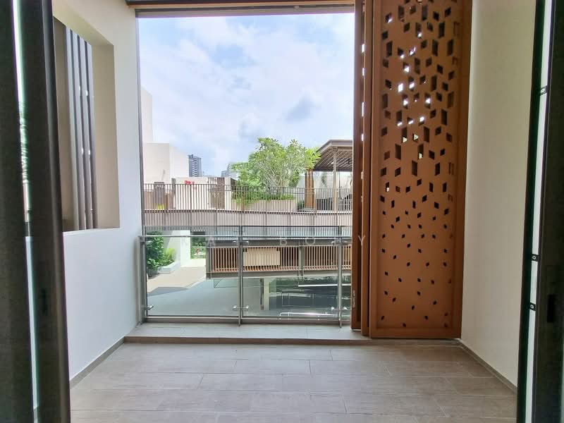 Parksuites, 18 Holland Grove Road, 1 Bedroom, 646 sqft, Condominium For Rent, by Kat Boey, 500239649 - Balcony - PropertyGuru.com.sg