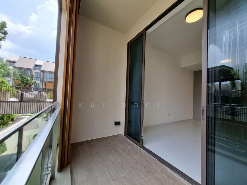 Parksuites, 18 Holland Grove Road, 1 Bedroom, 646 sqft, Condominium For Rent, by Kat Boey, 500239649 - Balcony - PropertyGuru.com.sg
