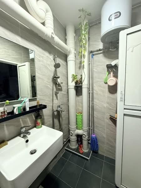 739 Jurong West Street 73, 739 Jurong West Street 73, Room Rental, 150 sqft, HDB Flat For Rent, by Hazel Toh, 500239662 - Bathroom - PropertyGuru.com.sg