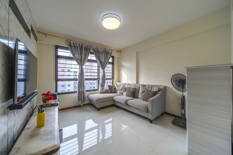 118B Canberra Crescent, 118B Canberra Crescent, 3 Bedrooms, 990 sqft, HDB Flat For Sale, by Chloe Gan, 500239669 - Living Room - PropertyGuru.com.sg