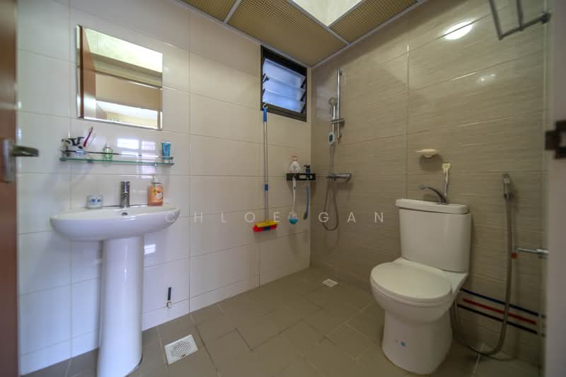 118B Canberra Crescent, 118B Canberra Crescent, 3 Bedrooms, 990 sqft, HDB Flat For Sale, by Chloe Gan, 500239669 - Bathroom - PropertyGuru.com.sg