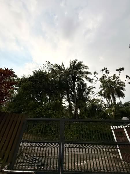 Cluny Park, Cluny Park, 4 Bedrooms, 1,234 sqft, Detached House For Sale, by Ira Mehra, 500239672 - Exterior - PropertyGuru.com.sg
