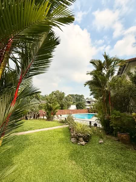 Cluny Park, Cluny Park, 4 Bedrooms, 1,234 sqft, Detached House For Sale, by Ira Mehra, 500239672 - Garden - PropertyGuru.com.sg