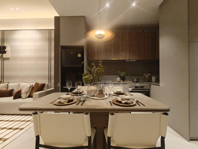 Parksuites, 18 Holland Grove Road, 2 Bedrooms, 768 sqft, Condominium For Sale, by Raphael Chua K. W., 500239691 - Living Room - PropertyGuru.com.sg