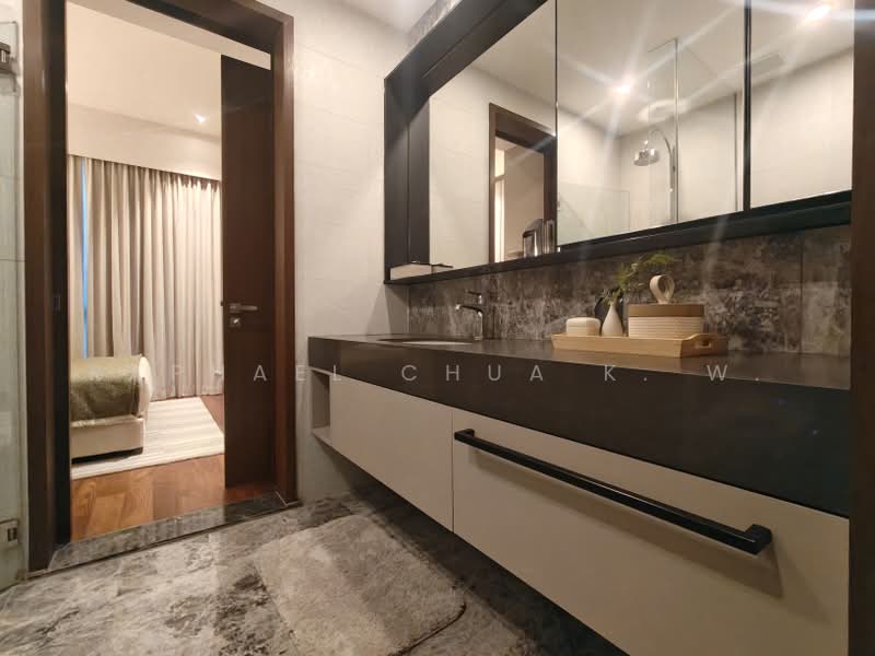 Parksuites, 18 Holland Grove Road, 2 Bedrooms, 768 sqft, Condominium For Sale, by Raphael Chua K. W., 500239691 - Bathroom - PropertyGuru.com.sg