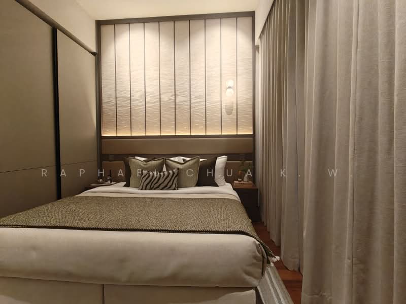 Parksuites, 18 Holland Grove Road, 2 Bedrooms, 768 sqft, Condominium For Sale, by Raphael Chua K. W., 500239691 - Bedroom - PropertyGuru.com.sg