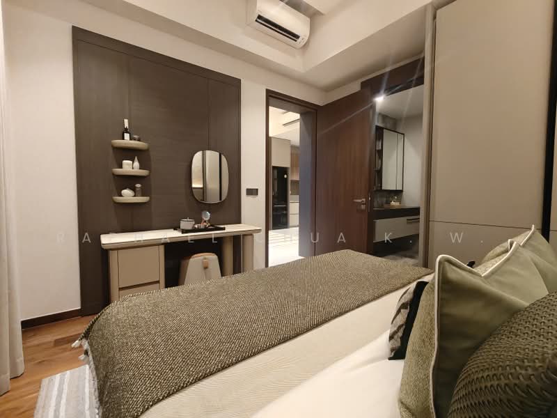 Parksuites, 18 Holland Grove Road, 2 Bedrooms, 768 sqft, Condominium For Sale, by Raphael Chua K. W., 500239691 - Bedroom - PropertyGuru.com.sg