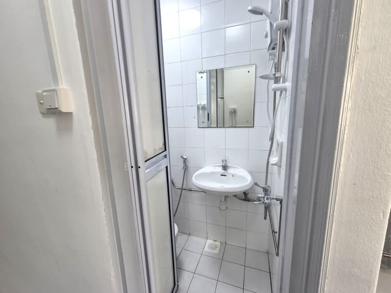 Emerald Park, 2 Indus Road, Room Rental, 150 sqft, Condominium For Rent, by Evan Tan, 500239692 - Bathroom - PropertyGuru.com.sg