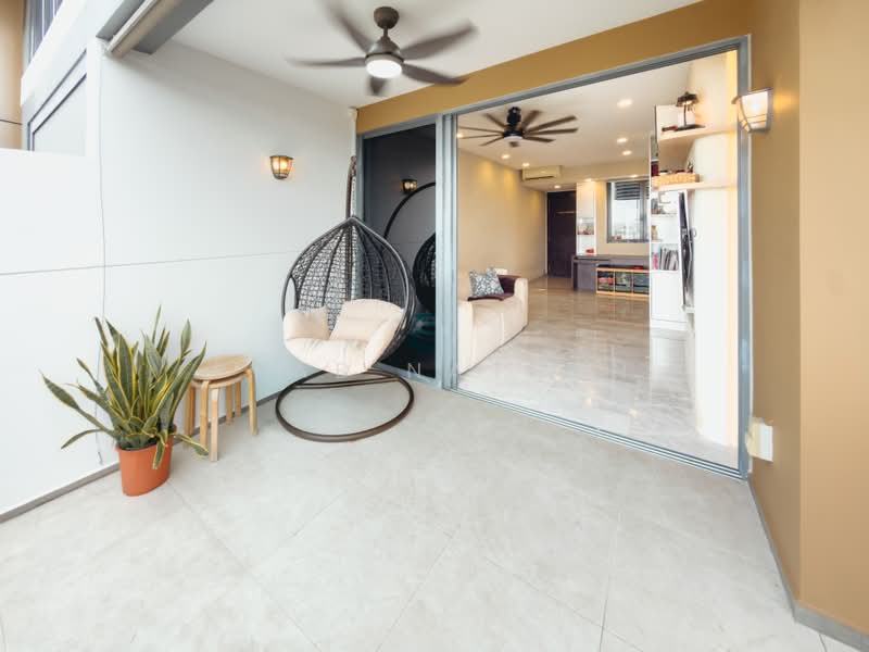 The Brownstone, 152 Canberra Drive, 3 Bedrooms, 947 sqft, Condominium For Sale, by Prab Nathan, 500239716 - Balcony - PropertyGuru.com.sg