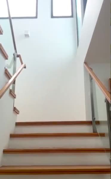 Parvis, 18 Holland Hill, 4 Bedrooms, 3,228 sqft, Condominium For Sale, by Brenda Zee (徐黎倫), 500239726 - Staircase to Upper Level - PropertyGuru.com.sg