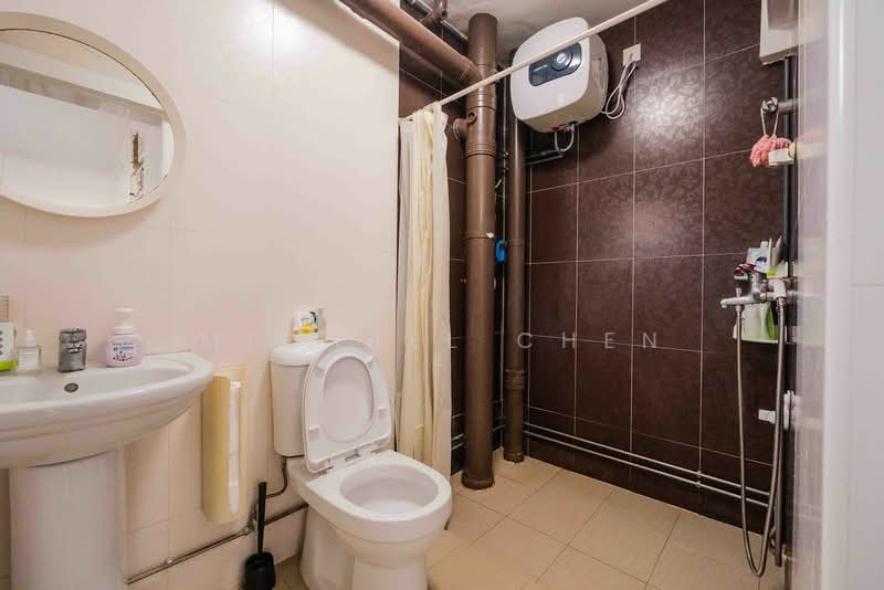 468 Segar Road, 468 Segar Road, 3 Bedrooms, 1,399 sqft, HDB Flat For Sale, by Michael Chen, 500239740 - Bathroom - PropertyGuru.com.sg