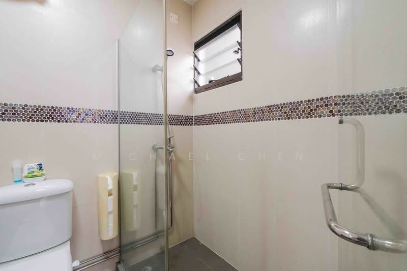 468 Segar Road, 468 Segar Road, 3 Bedrooms, 1,399 sqft, HDB Flat For Sale, by Michael Chen, 500239740 - Bathroom - PropertyGuru.com.sg