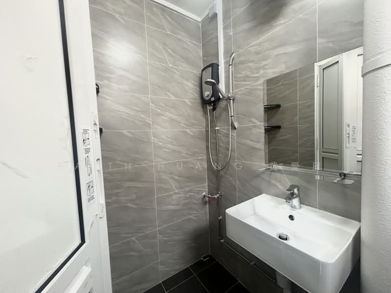 745 Jurong West Street 73, 745 Jurong West Street 73, Room Rental, 120 sqft, HDB Flat For Rent, by Faith Huang 黄愛雁, 500239761 - Bathroom - PropertyGuru.com.sg