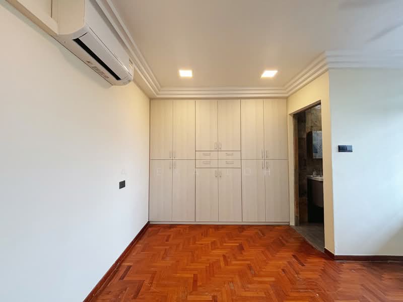 Kilat Centre, 33 Lorong Kilat, 3 Bedrooms, 1,227 sqft, Apartment For Rent, by Alexa Loh, 500239765 - Master Bedroom - PropertyGuru.com.sg