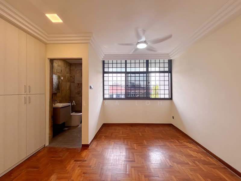 Kilat Centre, 33 Lorong Kilat, 3 Bedrooms, 1,227 sqft, Apartment For Rent, by Alexa Loh, 500239765 - Master Bedroom - PropertyGuru.com.sg