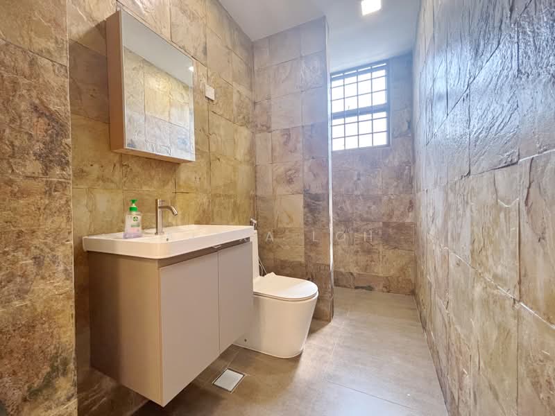 Kilat Centre, 33 Lorong Kilat, 3 Bedrooms, 1,227 sqft, Apartment For Rent, by Alexa Loh, 500239765 - Master Bathroom - PropertyGuru.com.sg