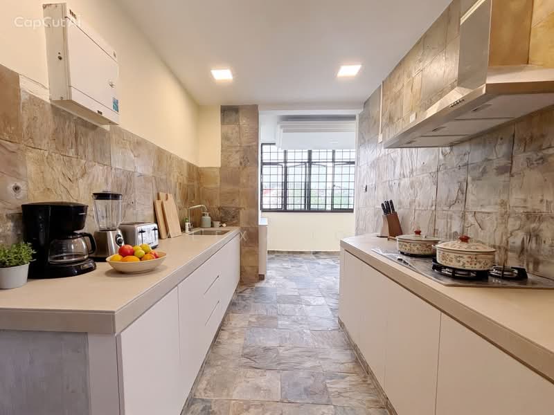 Kilat Centre, 33 Lorong Kilat, 3 Bedrooms, 1,227 sqft, Apartment For Rent, by Alexa Loh, 500239765 - Kitchen - PropertyGuru.com.sg