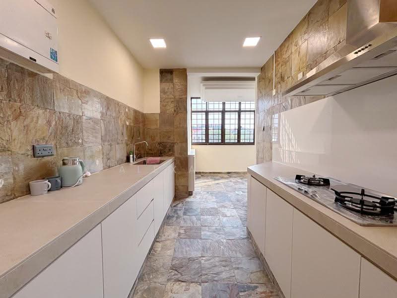 Kilat Centre, 33 Lorong Kilat, Clementi Park / Upper Bukit Timah, 3 Bedrooms, 1,227 sqft, Apartment For Rent, by Alexa Loh, 500239765 - Kitchen - PropertyGuru.com.sg
