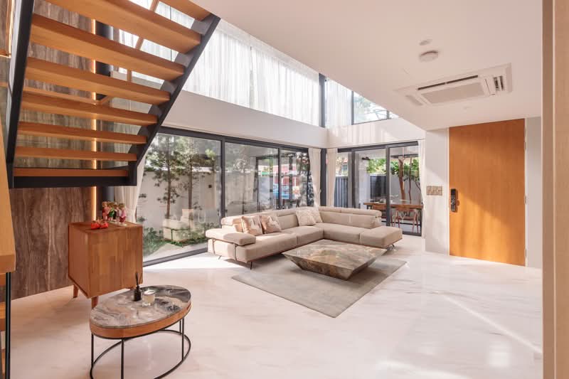 How Sun, Thrift Drive, Paya Lebar Crescent, Hougang / Punggol / Sengkang, 7 Bedrooms, 5,999 sqft, Corner Terrace For Sale, by Paullyn Tay, 500239775 - Living Room - PropertyGuru.com.sg