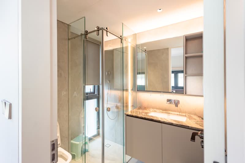 How Sun, Thrift Drive, Paya Lebar Crescent, Hougang / Punggol / Sengkang, 7 Bedrooms, 5,999 sqft, Corner Terrace For Sale, by Paullyn Tay, 500239775 - Bathroom - PropertyGuru.com.sg
