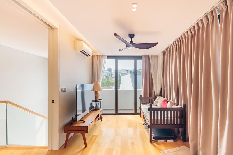 How Sun, Thrift Drive, Paya Lebar Crescent, Hougang / Punggol / Sengkang, 7 Bedrooms, 5,999 sqft, Corner Terrace For Sale, by Paullyn Tay, 500239775 - Living Room - PropertyGuru.com.sg
