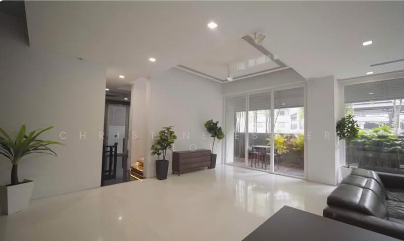 Orchard Area, , 5 Bedrooms, 6,674 sqft, Corner Terrace For Sale, by Christine Esther Low, 500239790 - Living Room - PropertyGuru.com.sg