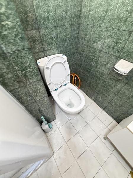 Cavenagh Gardens, 73 Cavenagh Road, Orchard / River Valley, 1 Bedroom, 300 sqft, Apartment For Rent, by Roland Tai, 500239815 - Bathroom - PropertyGuru.com.sg