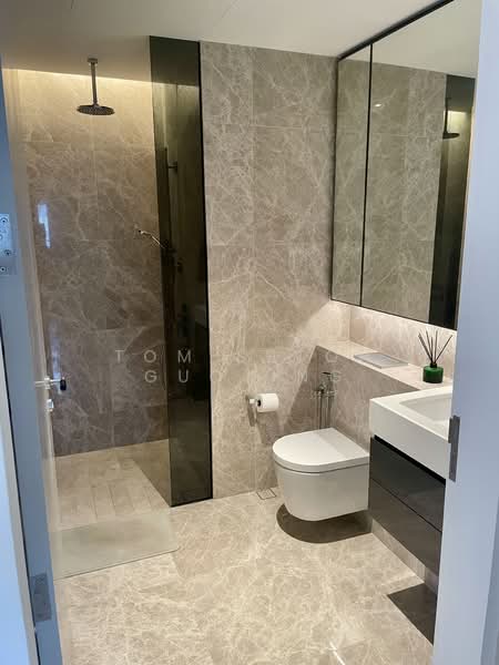 Riviere, 1 Jiak Kim Street, Alexandra / Commonwealth, 2 Bedrooms, 818 sqft, Condominium For Sale, by Tom Setoh GuoJing, 500239830 - Bathroom - PropertyGuru.com.sg