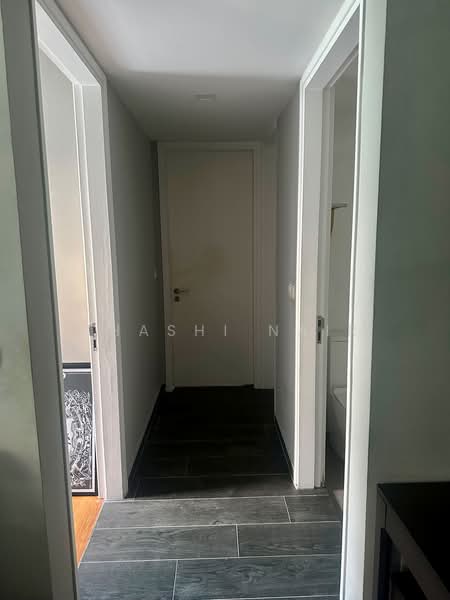 Ivory, 15 Ceylon Lane, East Coast / Marine Parade, 2 Bedrooms, 872 sqft, Apartment For Sale, by Shashi Nair, 500239850 - Corridor - PropertyGuru.com.sg