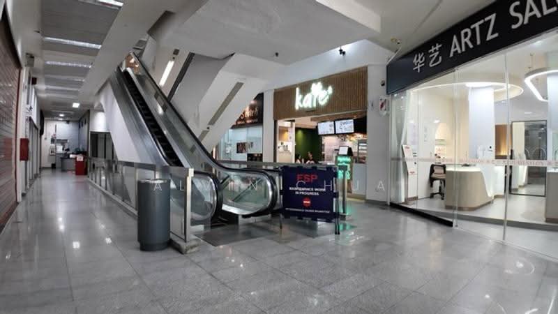 Midpoint Orchard, 220 Orchard Road, Orchard / River Valley, 323 sqft, Mall Shop For Rent, by Alvin Chua, 500239860 - Interior - CommercialGuru.com.sg
