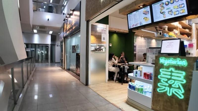 Midpoint Orchard, 220 Orchard Road, Orchard / River Valley, 323 sqft, Mall Shop For Rent, by Alvin Chua, 500239860 - Interior - CommercialGuru.com.sg